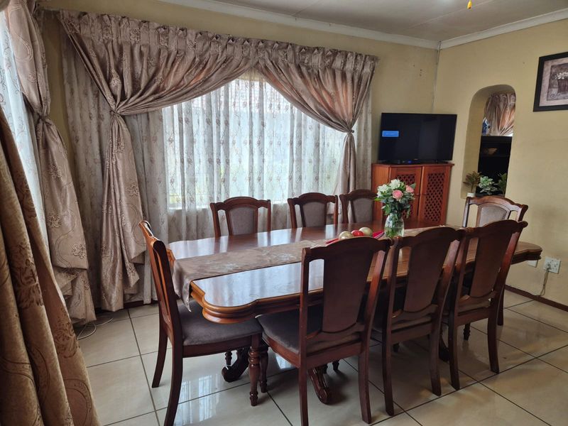 Well-Appointed 3-Bedroom Family Home in Ivy Park - Photo 6