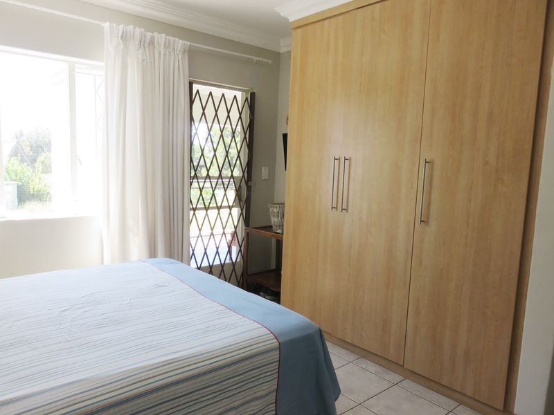 Vaal Dam Water views from this secure Townhouse in Deneysville. - Photo 10