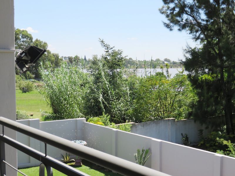 Vaal Dam Water views from this secure Townhouse in Deneysville. - Photo 3
