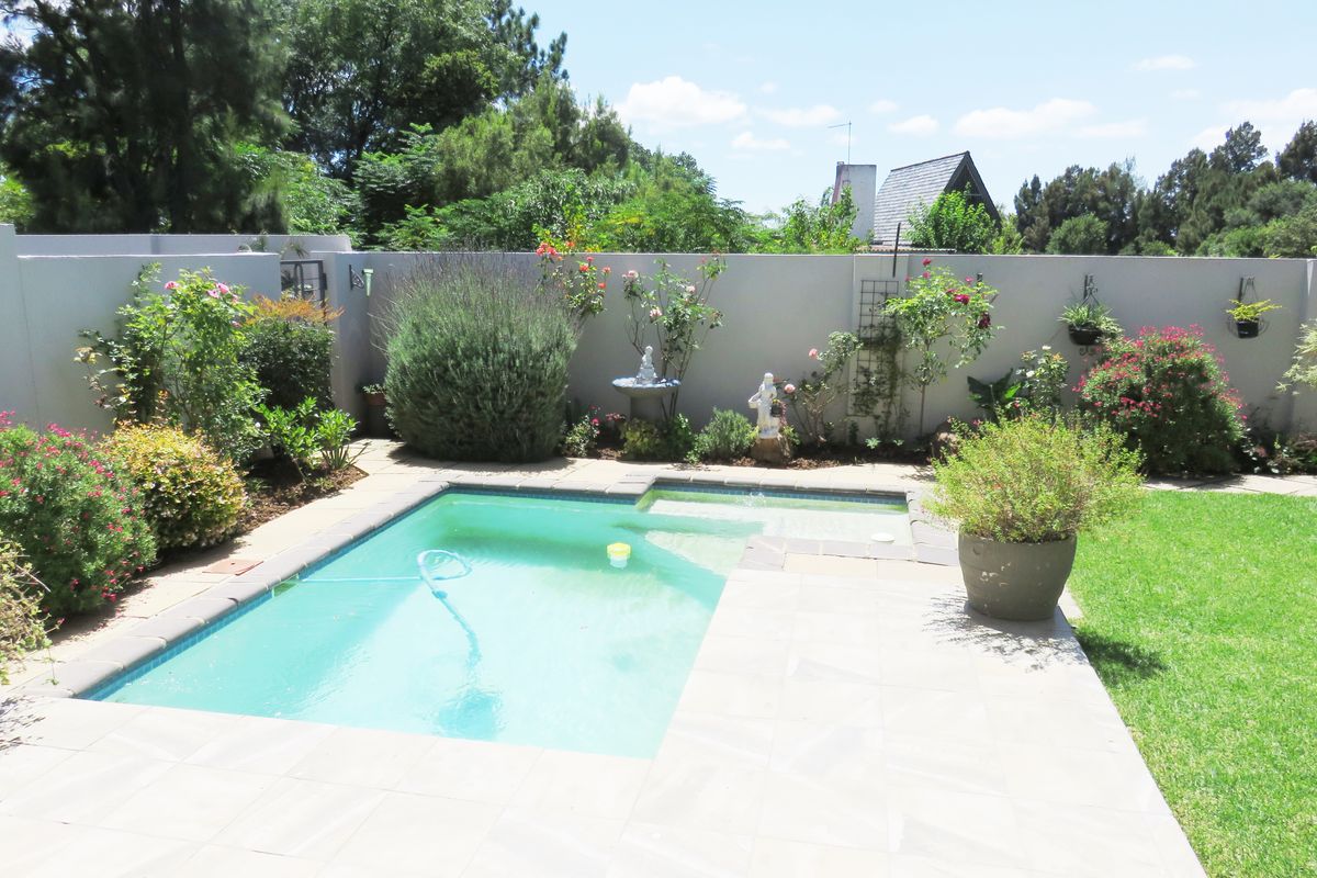 Vaal Dam Water views from this secure Townhouse in Deneysville. - Photo 2