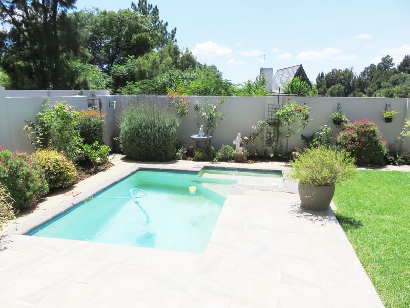 Vaal Dam Water views from this secure Townhouse in Deneysville. - Photo 2
