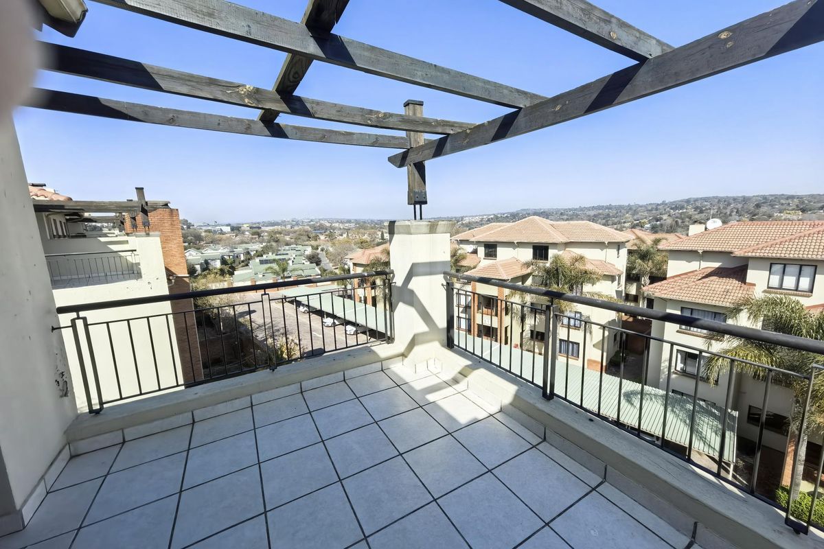 Stylish Modern Spacious Secure Flexi 3 or 2 Bed 2 Bath Apartment forever views - Photo 2