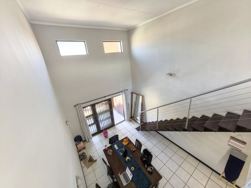 Stylish Modern Spacious Secure Flexi 3 or 2 Bed 2 Bath Apartment forever views - Photo 7