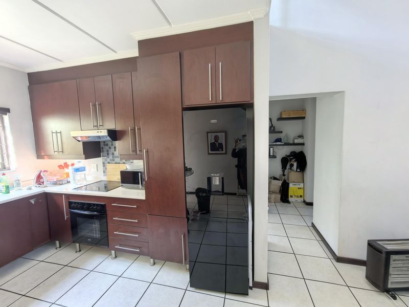 Stylish Modern Spacious Secure Flexi 3 or 2 Bed 2 Bath Apartment forever views - Photo 10