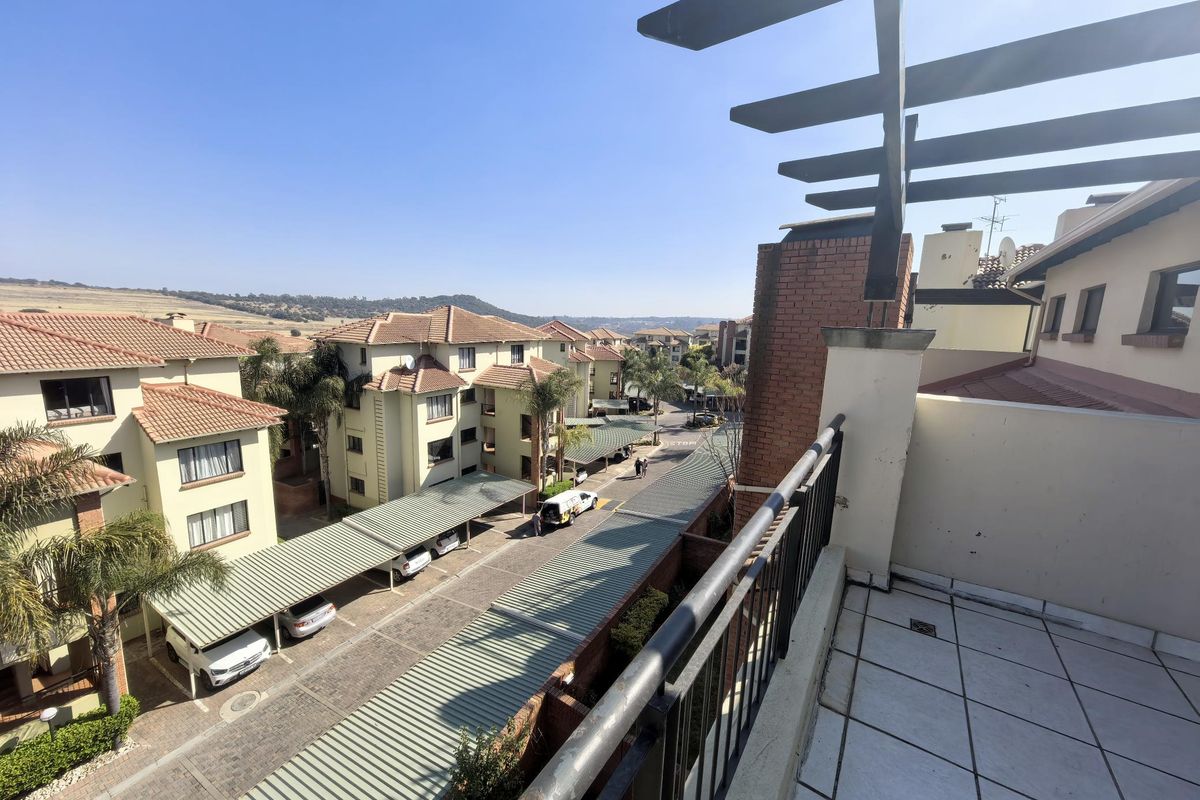 Stylish Modern Spacious Secure Flexi 3 or 2 Bed 2 Bath Apartment forever views - Photo 3