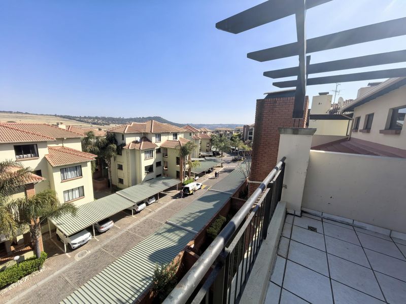 Stylish Modern Spacious Secure Flexi 3 or 2 Bed 2 Bath Apartment forever views - Photo 3