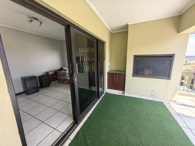 Stylish Modern Spacious Secure Flexi 3 or 2 Bed 2 Bath Apartment forever views - Photo 4