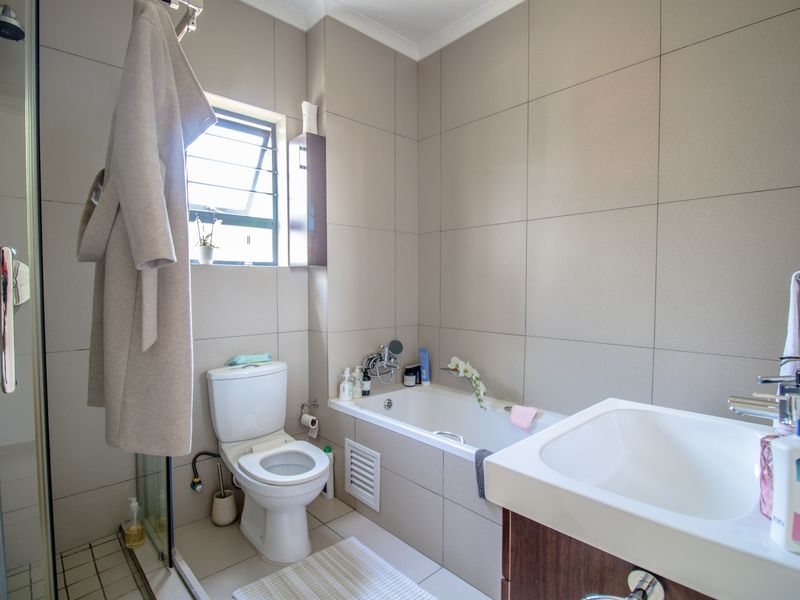 Stunning ground floor apartment - Photo 9