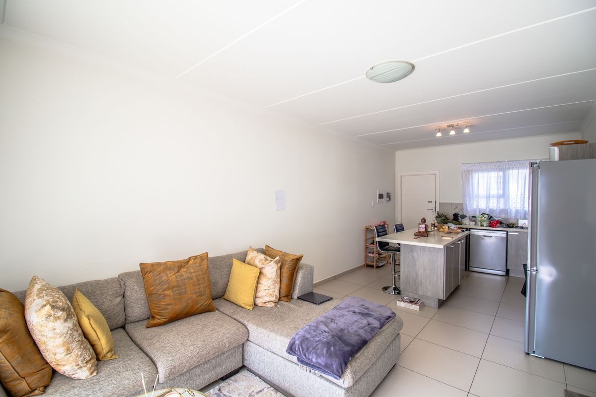 Stunning ground floor apartment - Photo 4