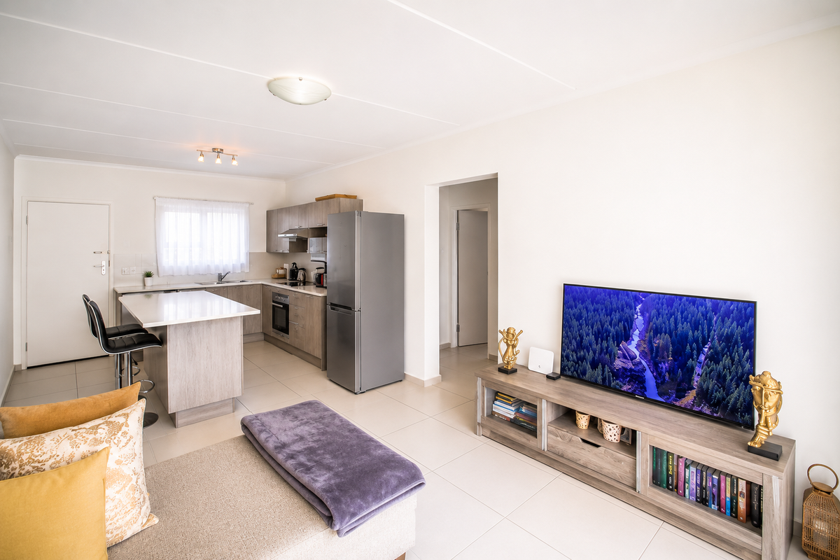 Spacious Ground Floor Apartment in the Carlswald Precinct - Photo 3