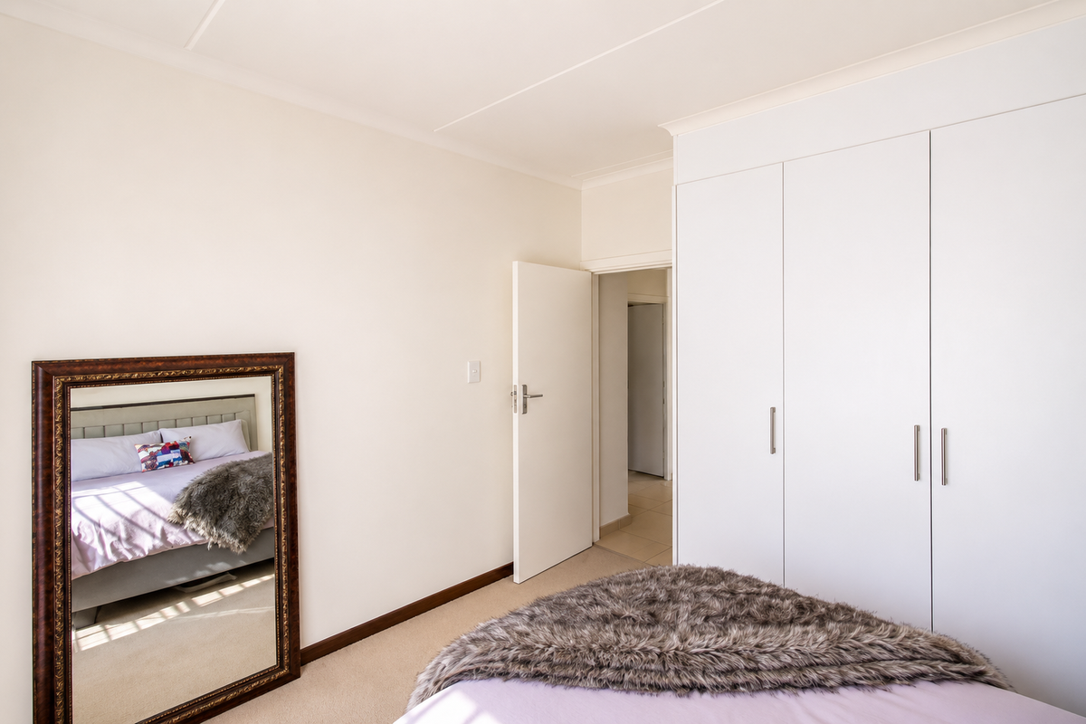 Spacious Ground Floor Apartment in the Carlswald Precinct - Photo 5