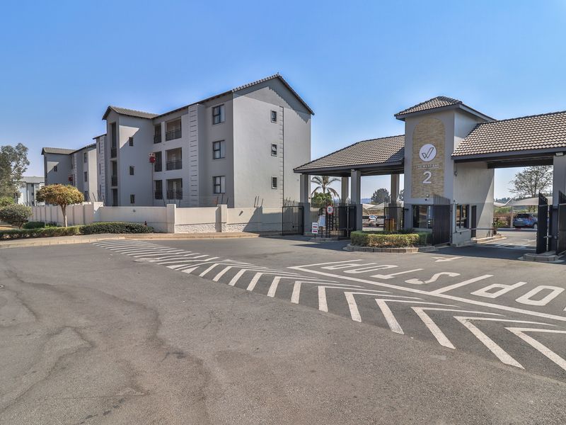 Spacious Ground Floor Apartment in the Carlswald Precinct - Photo 10