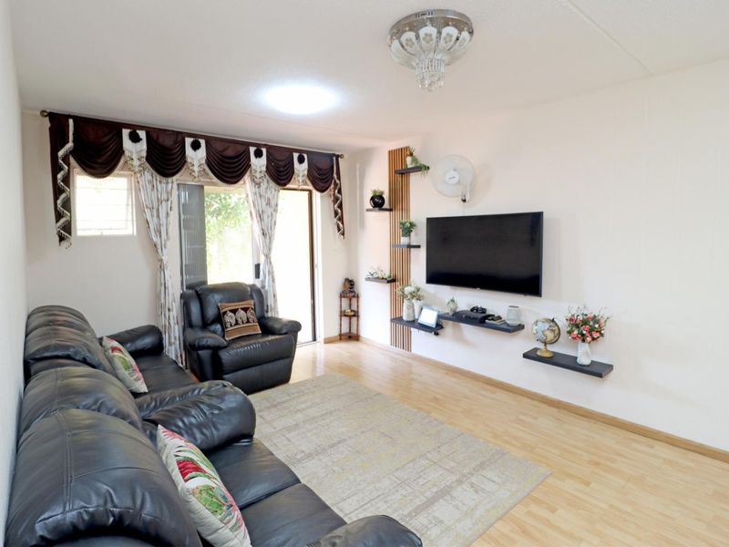 Attractive Ground Floor Apartment in San Pablo Complex - Photo 5