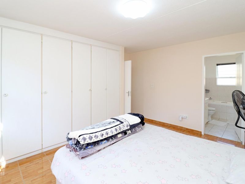 Attractive Ground Floor Apartment in San Pablo Complex - Photo 10