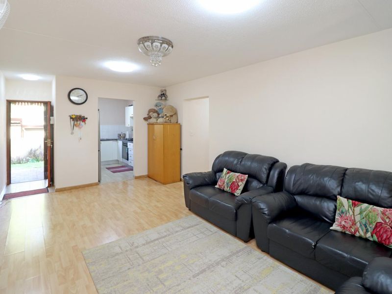 Attractive Ground Floor Apartment in San Pablo Complex - Photo 7