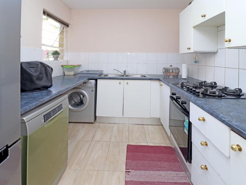 Attractive Ground Floor Apartment in San Pablo Complex - Photo 2