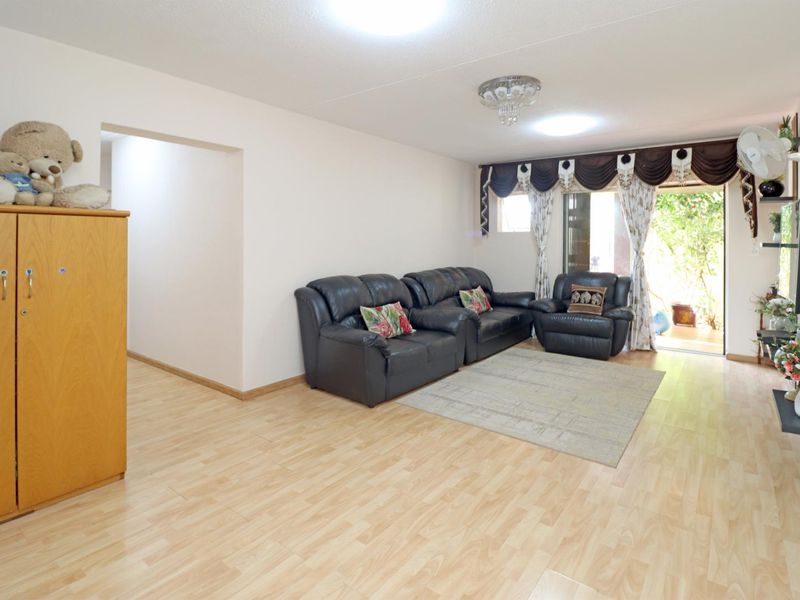 Attractive Ground Floor Apartment in San Pablo Complex - Photo 6