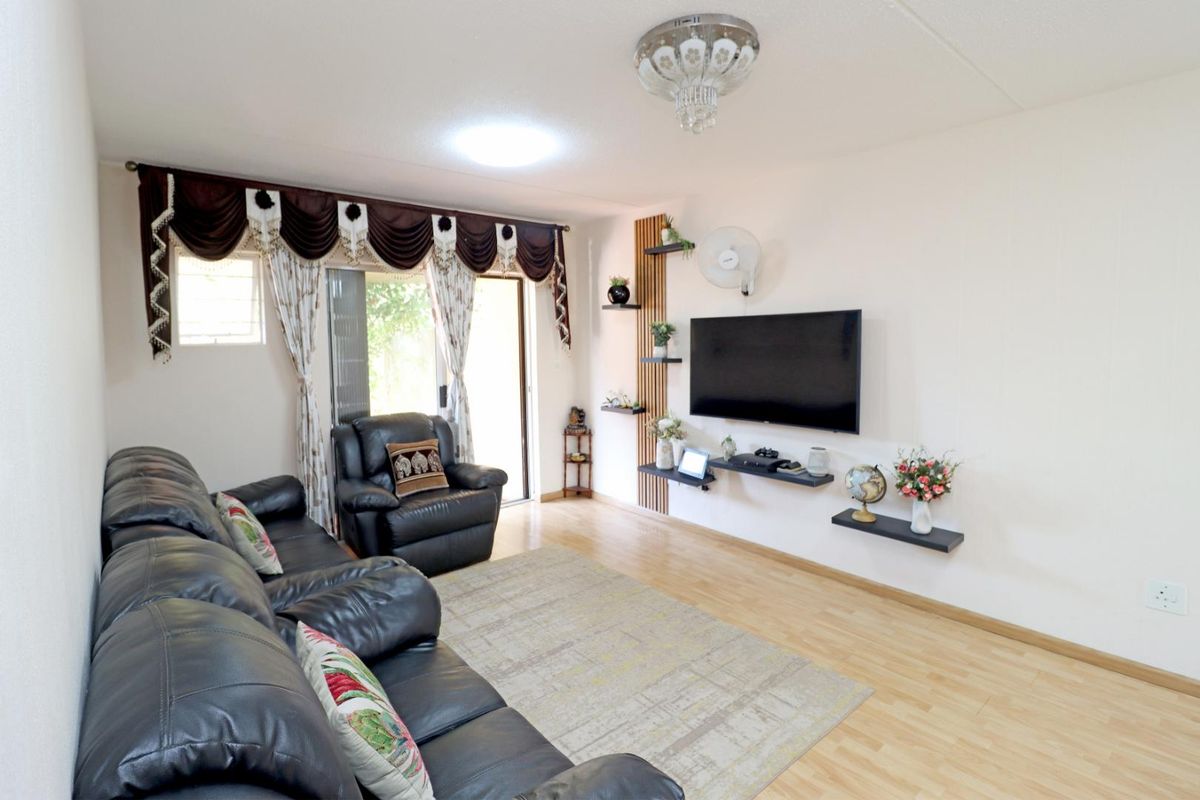 Attractive Ground Floor Apartment in San Pablo Complex - Photo 5