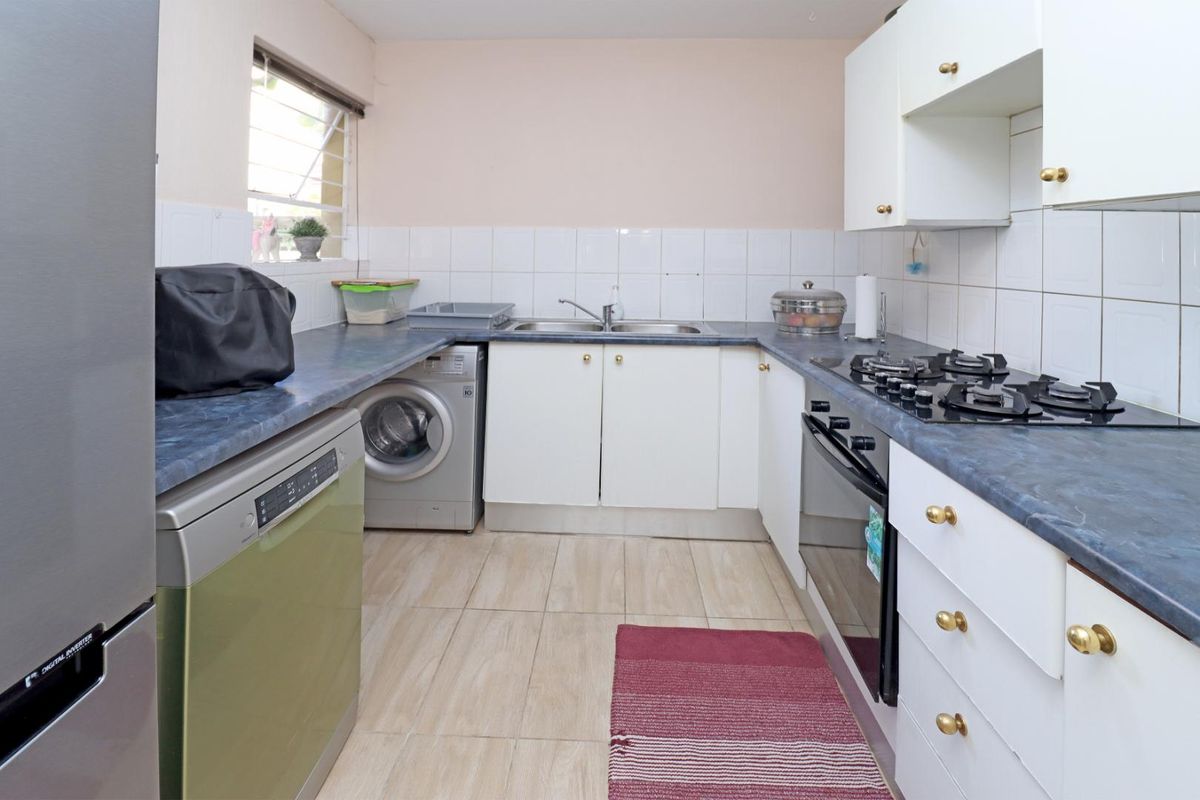 Attractive Ground Floor Apartment in San Pablo Complex - Photo 2