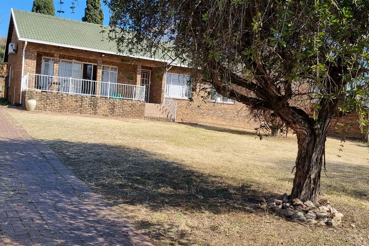 Excellent & Ideal Location! - Photo 4