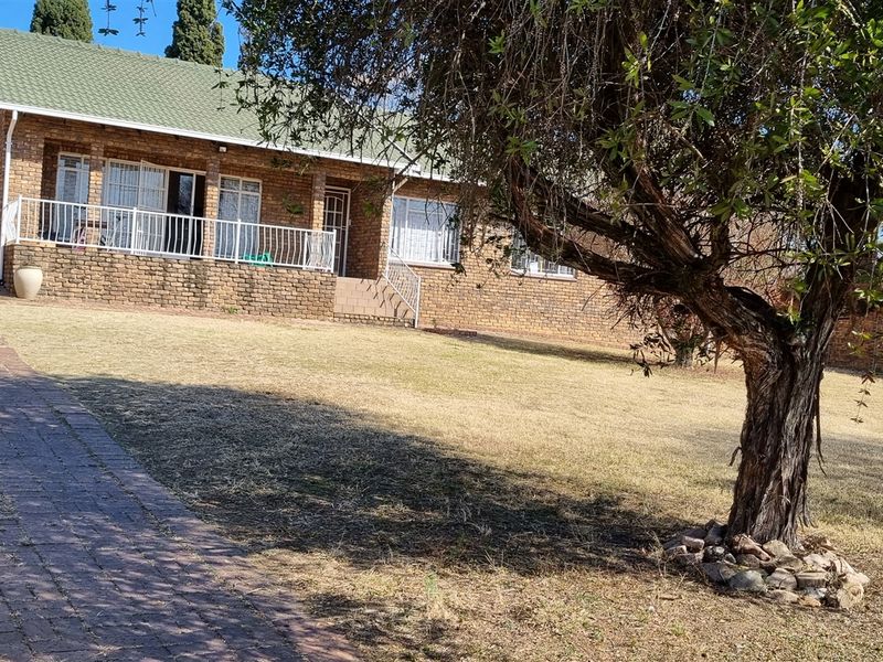 Excellent & Ideal Location! - Photo 4