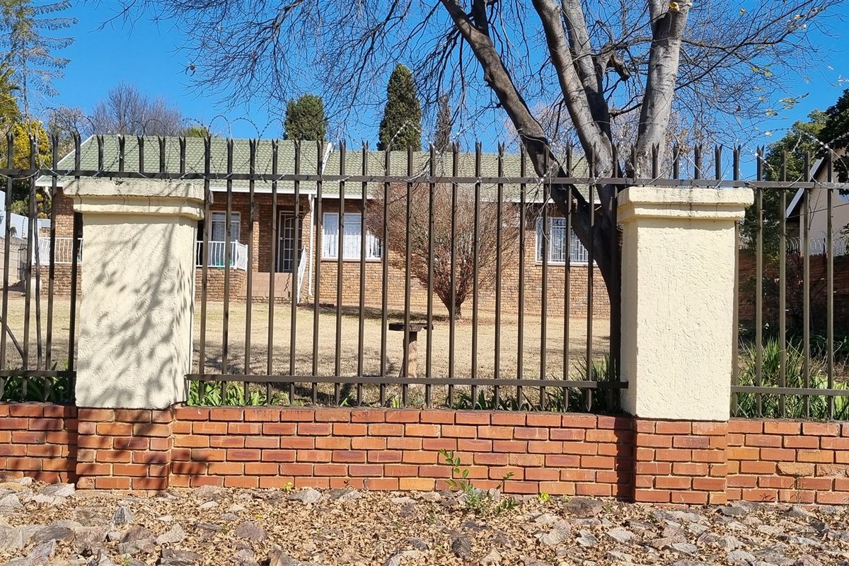 Excellent & Ideal Location! - Photo 5