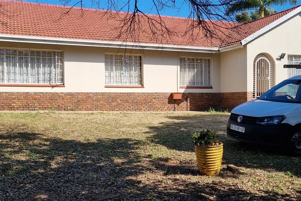 Excellent & Ideal Location! - Photo 2