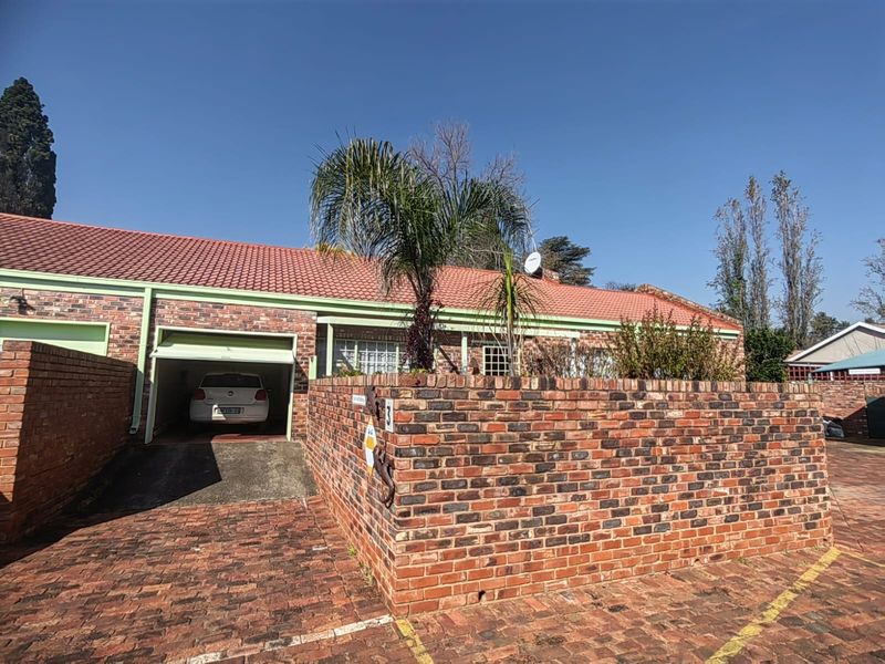 Sought-After Address Close to the Vaal - Photo 2