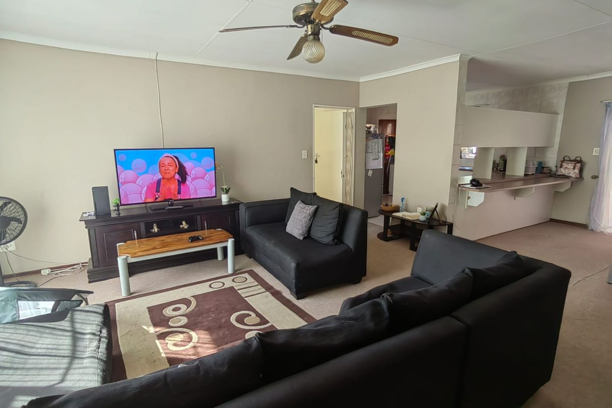 Sought-After Address Close to the Vaal - Photo 5