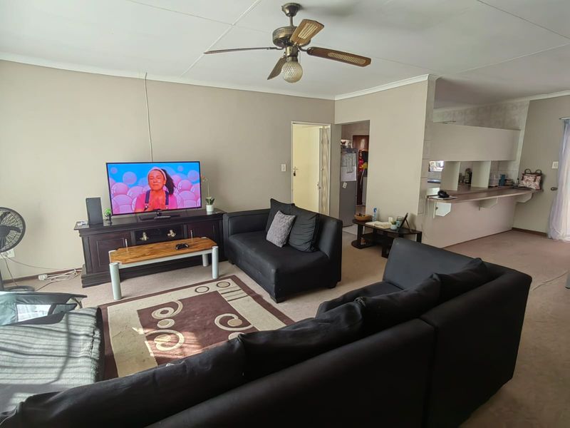 Sought-After Address Close to the Vaal - Photo 5