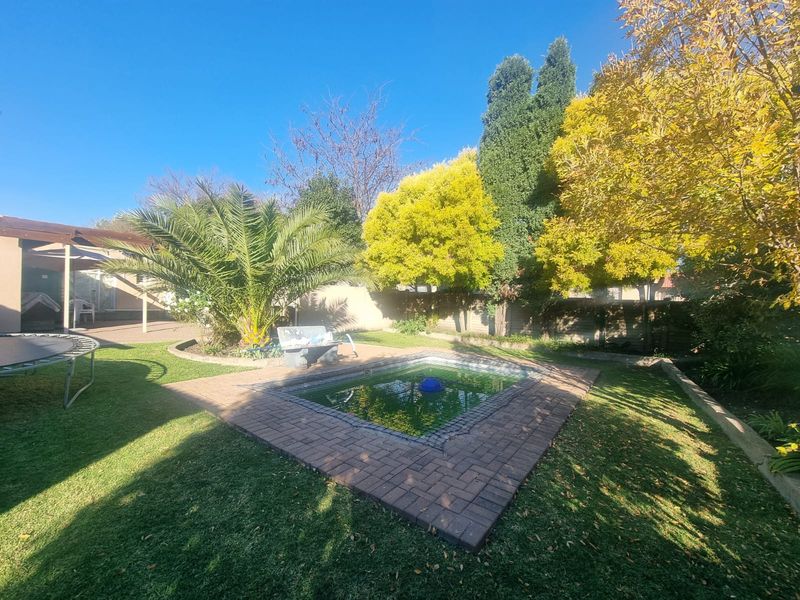 Modern & Immaculate Home in a Sought-After Area of Secunda - Photo 2