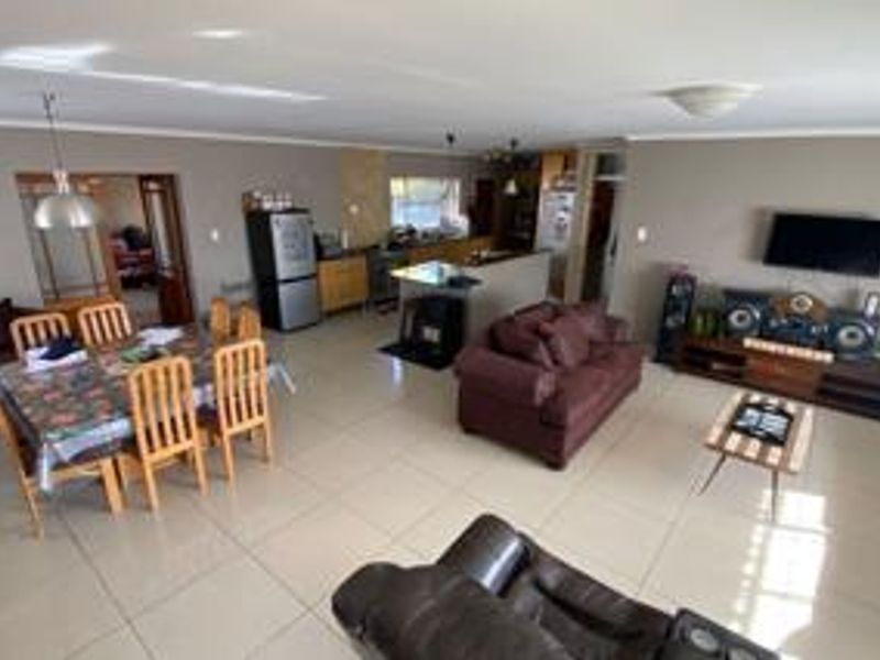 Modern & Immaculate Home in a Sought-After Area of Secunda - Photo 6