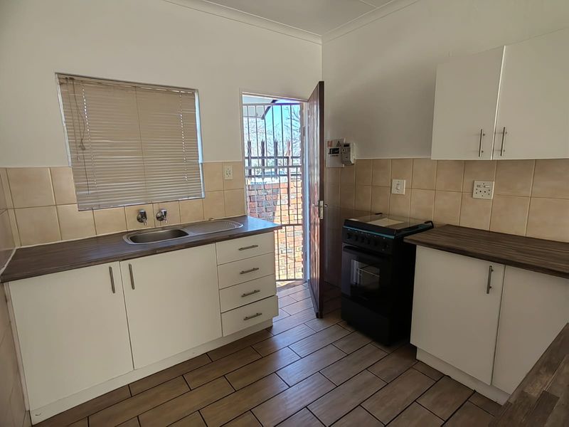 Lock Up and Go 2 Bedroom Townhouse for sale in Parys - Photo 6