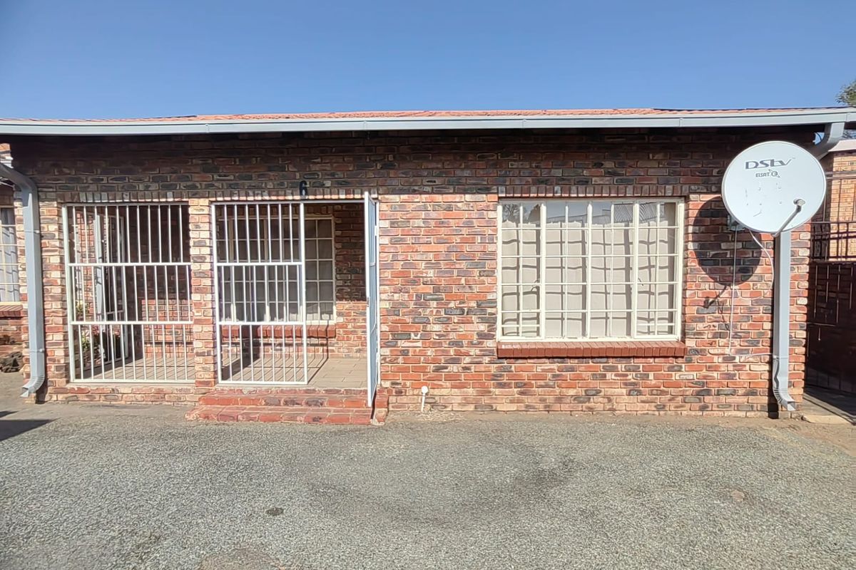 Lock Up and Go 2 Bedroom Townhouse for sale in Parys - Photo 2