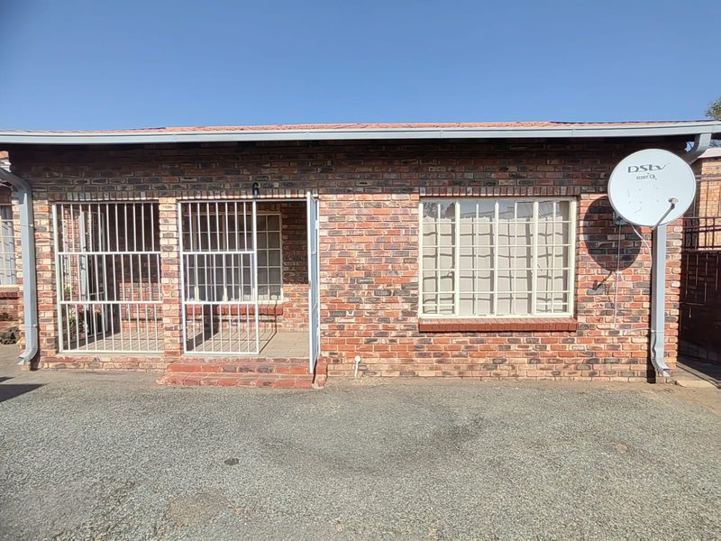 Lock Up and Go 2 Bedroom Townhouse for sale in Parys - Photo 2
