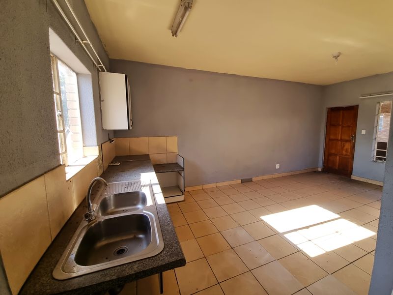 Charming 1-bedroom apartment in Lower Bo-dorp, Rustenburg—perfect for first-time buyers or investor - Photo 9