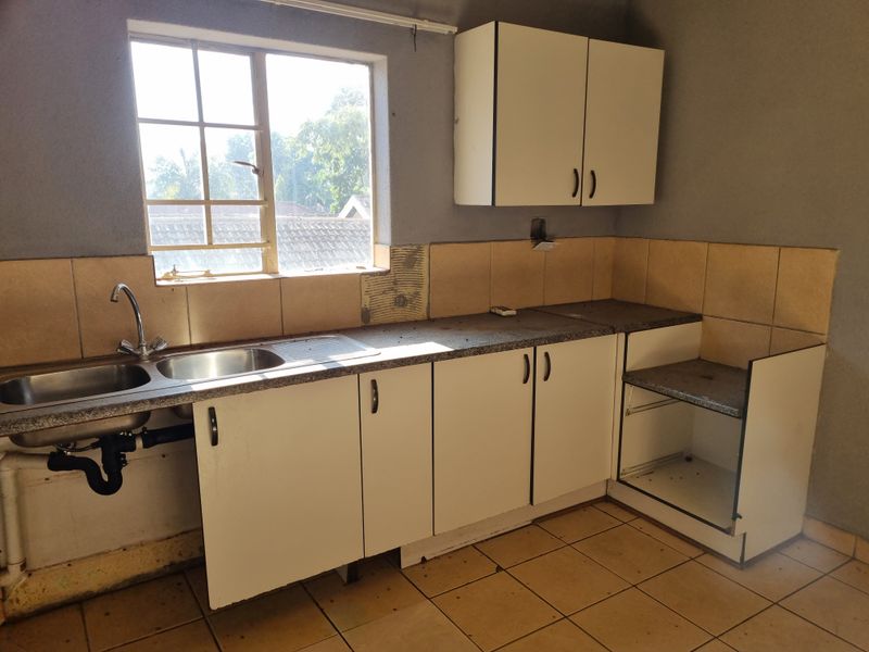 Charming 1-bedroom apartment in Lower Bo-dorp, Rustenburg—perfect for first-time buyers or investor - Photo 8