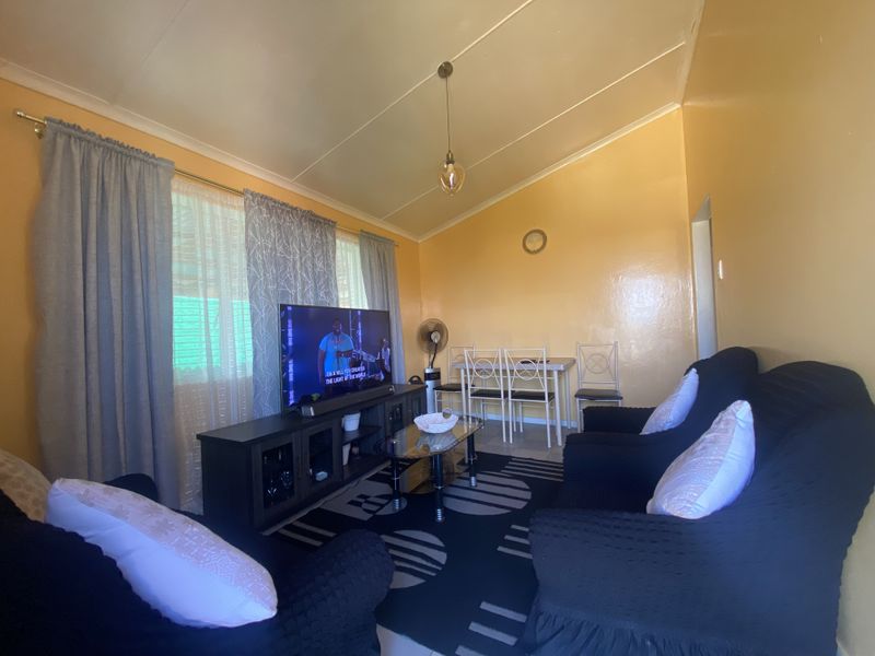 Perfect First Home by the Sea - Affordable 2 Bedroom in Hawston - Photo 2