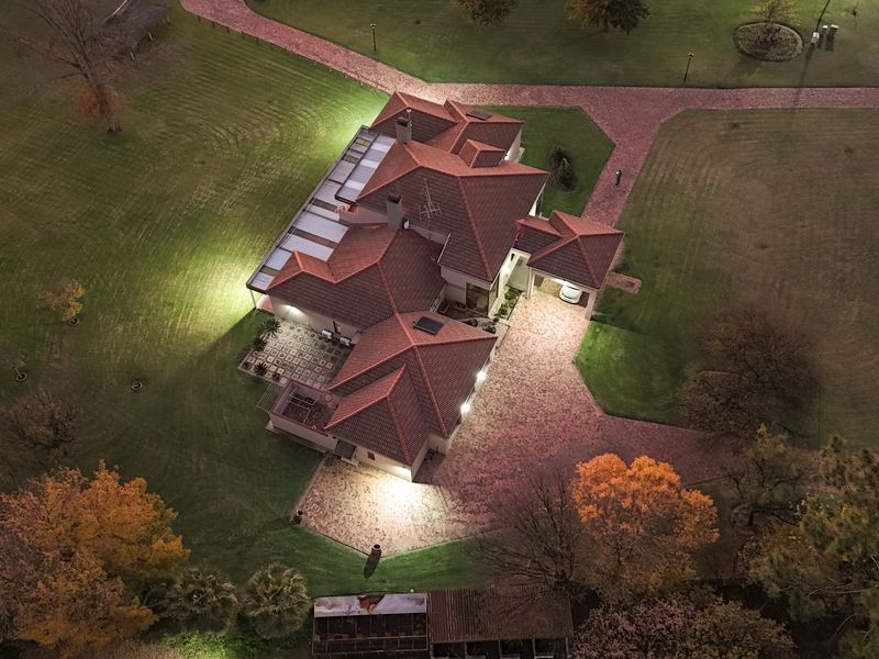 Exquisite Waterfront 4 Bedroom Home - Photo 8