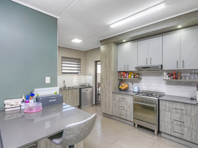 Style, Space and Sophistication - Photo 6