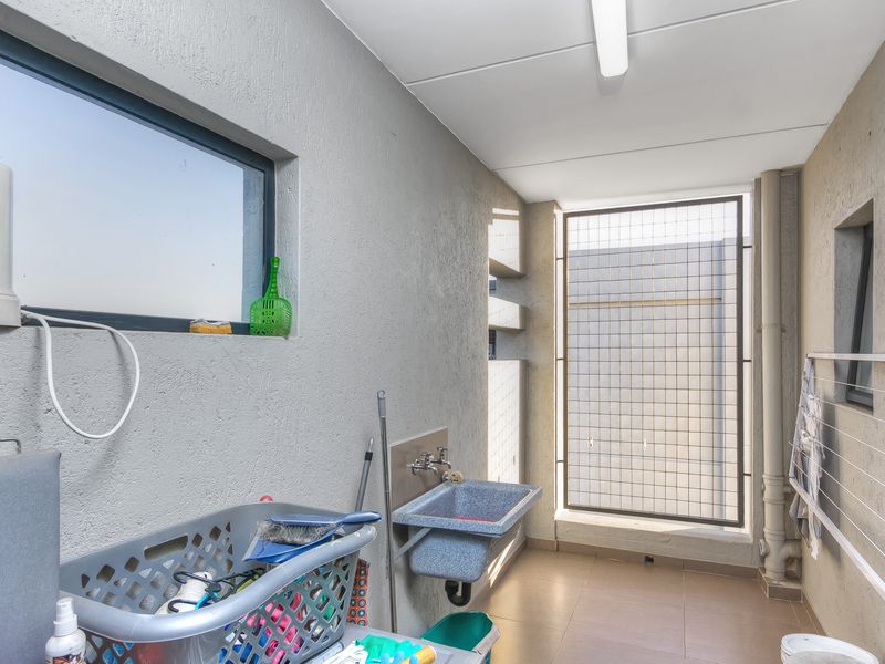 Style, Space and Sophistication - Photo 9