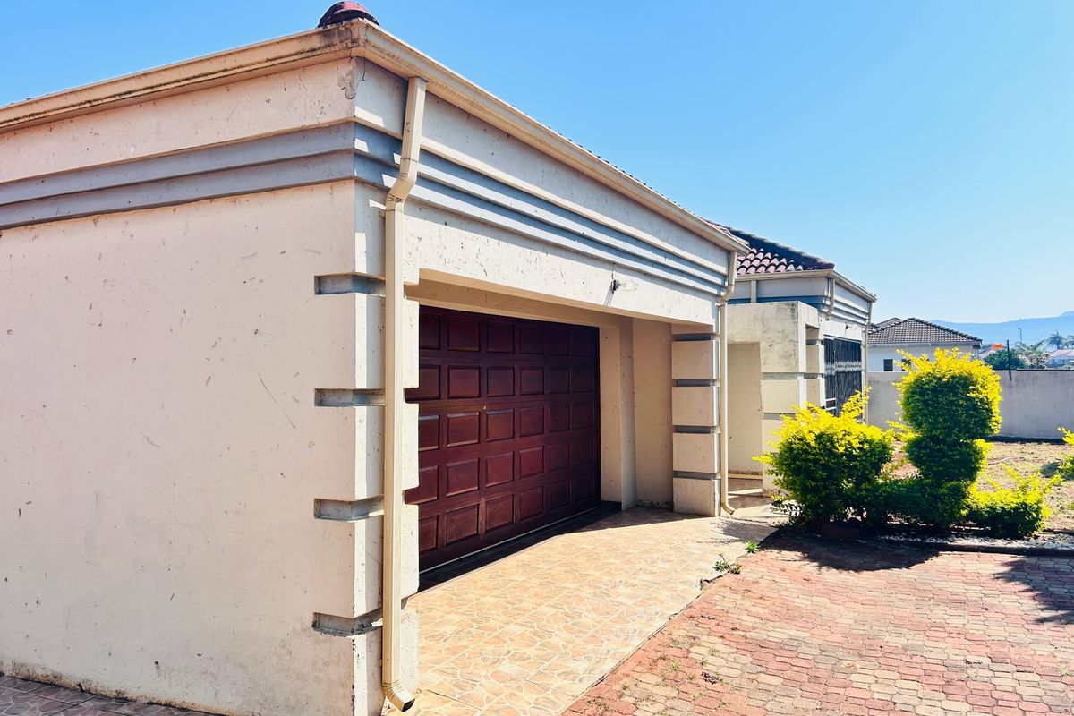 Elegant 4-Bedroom Family Retreat with Office, Pool & Borehole – Prime Location Near N1 & Mall - Photo 3