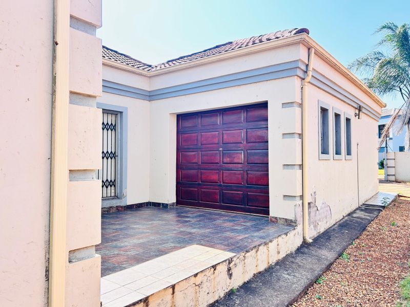Elegant 4-Bedroom Family Retreat with Office, Pool & Borehole – Prime Location Near N1 & Mall - Photo 8