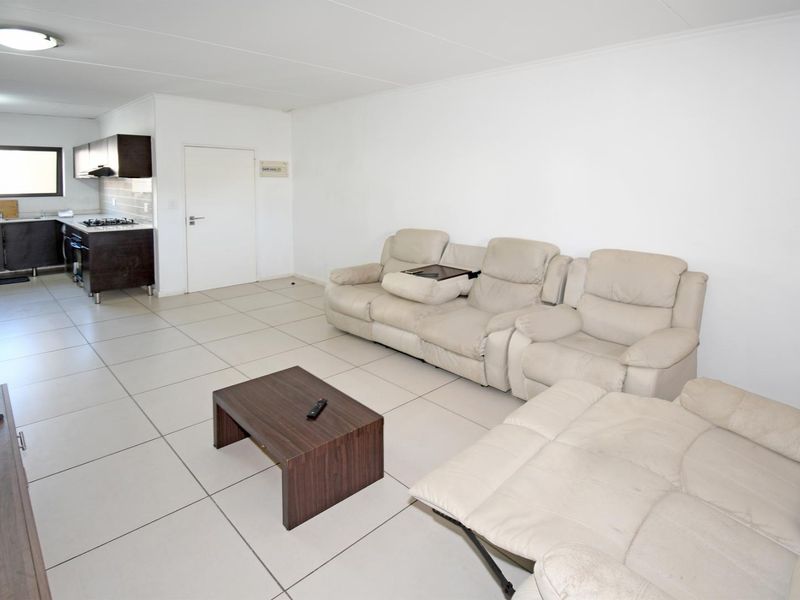 2nd Floor 2 bedroom 2 bathroom in Kyalami Hills Lifestyle Estate - Photo 4