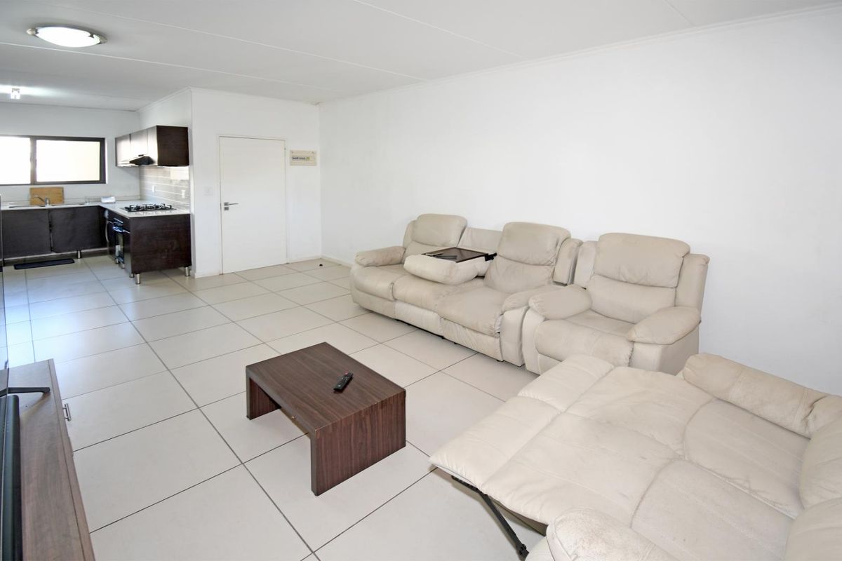 2nd Floor 2 bedroom 2 bathroom in Kyalami Hills Lifestyle Estate - Photo 4