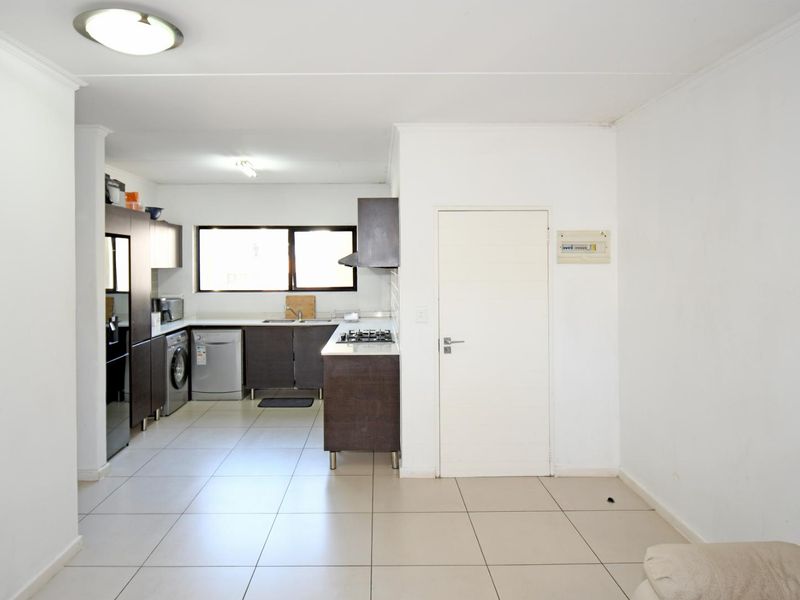 2nd Floor 2 bedroom 2 bathroom in Kyalami Hills Lifestyle Estate - Photo 5