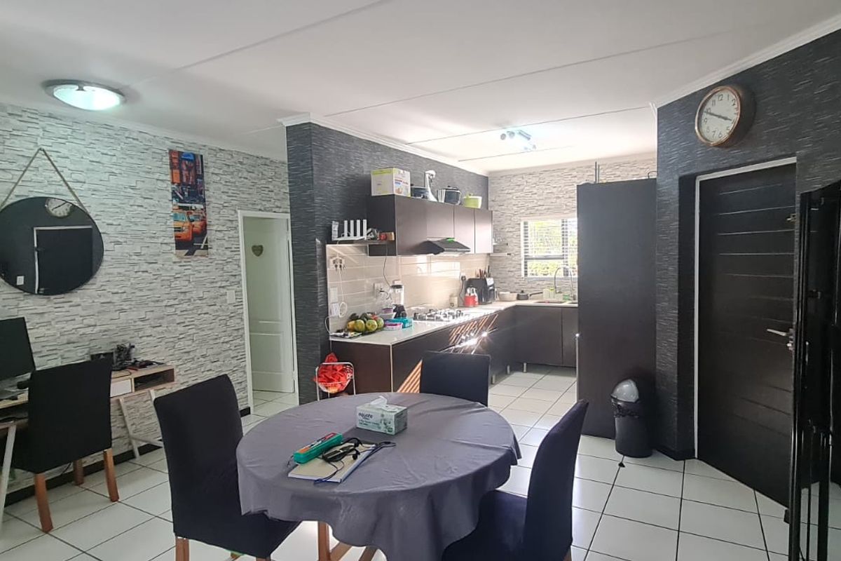 Welcome to modern living at its finest! - Photo 4