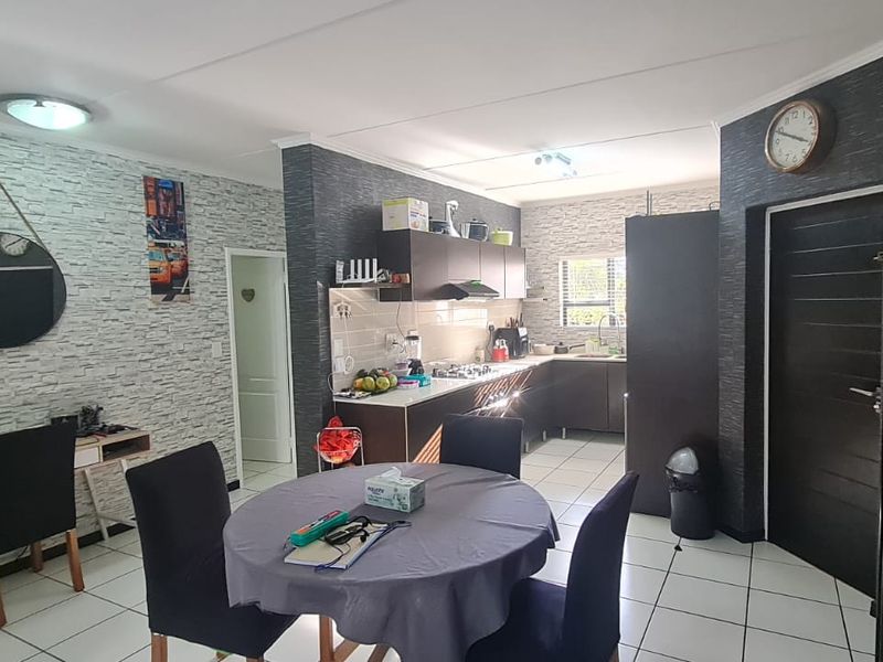 Welcome to modern living at its finest! - Photo 4