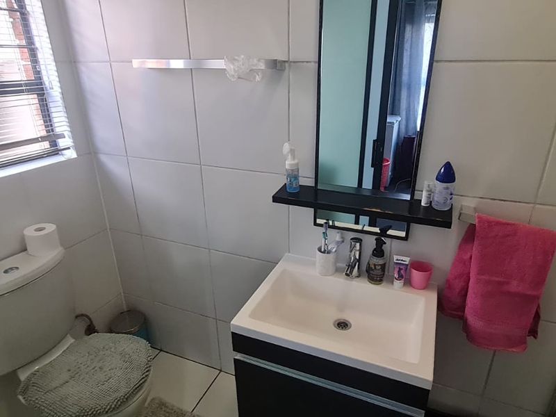 Welcome to modern living at its finest! - Photo 10