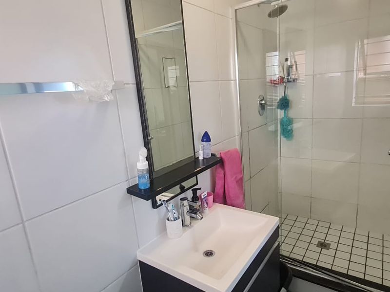 Welcome to modern living at its finest! - Photo 9